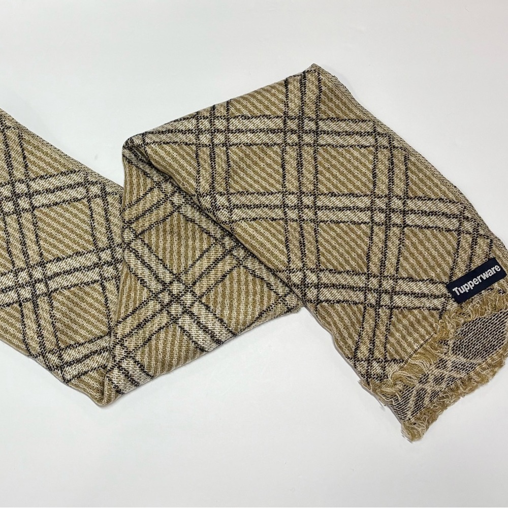 Tupperware NWOT Unisex‎ Scarf-14"x70"